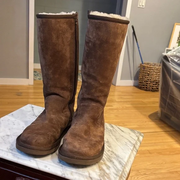 UGG Brown Shearling Lined Boots - Picture 1 of 10